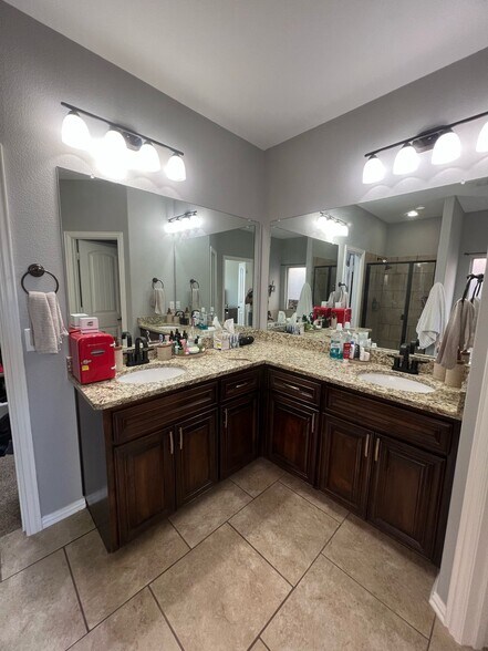 Building Photo - 803 Founders Rd