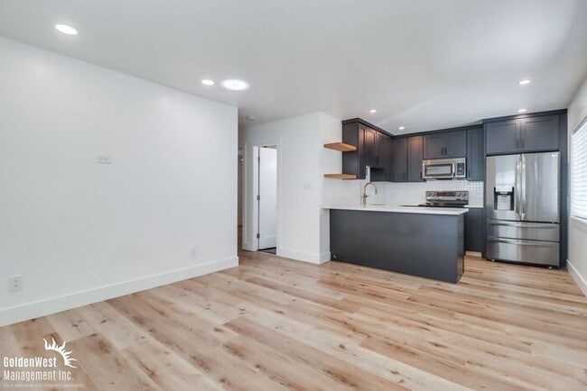 Building Photo - Modern 2Bdm 1Ba Apartment in the Azalea Pa...