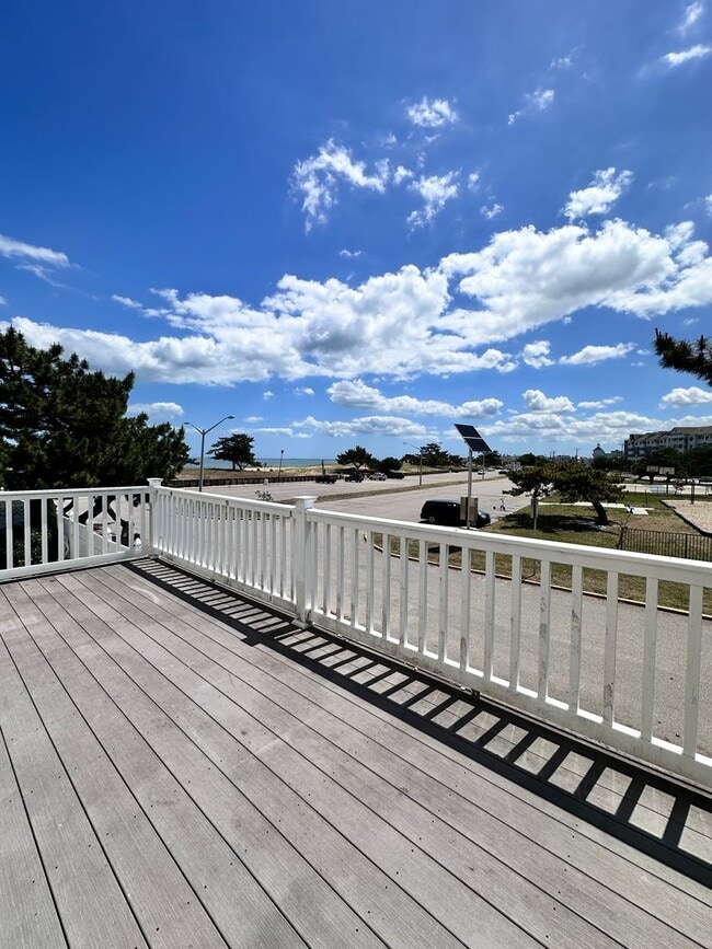 Building Photo - Pinewell By The Bay-4 Bedroom 3.5 Bath