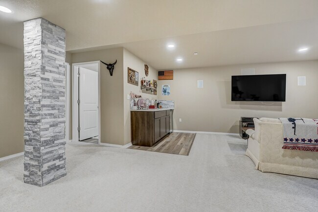 Building Photo - 7143 Jagged Rock Cir
