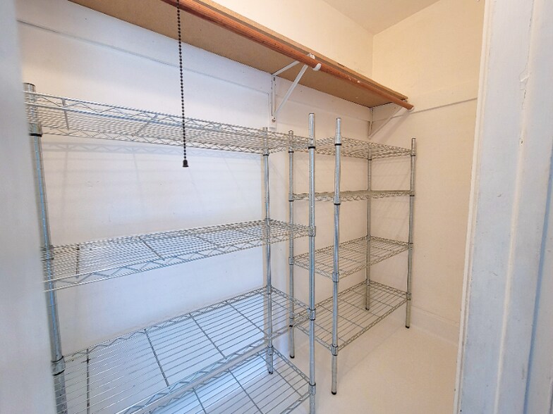 Building Photo - 600 Raub St