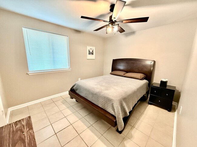 Building Photo - Fully Renovated & Furnished 3BR/2BA Duplex in Southgate – WiFi & Lawn Care Included