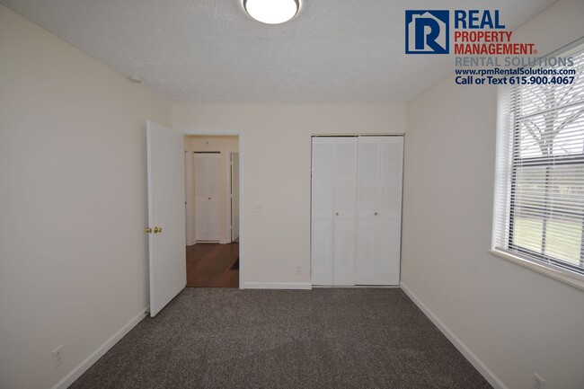 Building Photo - One level 3BR home 3.5 mi to Nissan, w/dry...