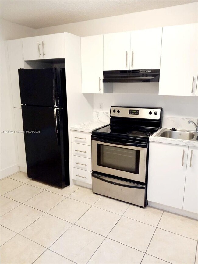 Building Photo - 2242 SW 81st Ave