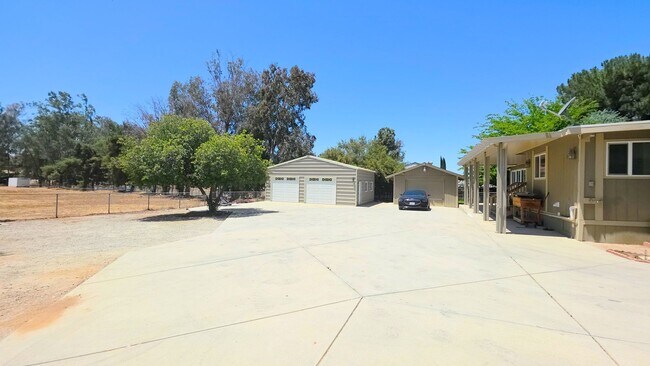 Building Photo - 4bed 2bath 3 car garage and Rv Boat Parking- Gorgeous Single Story House