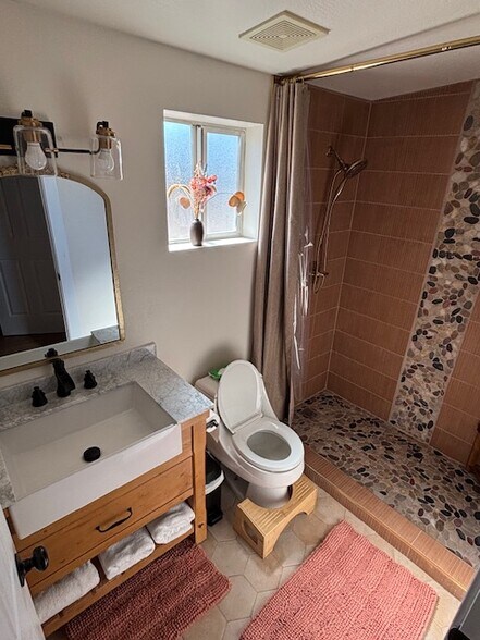 Bathroom - 178 W Coolidge St