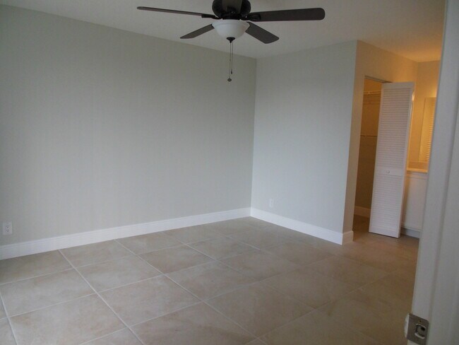 Building Photo - ONE BEDROOM ONE BATHROOM!! Waterfront Comm...