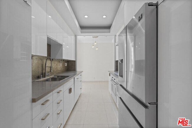 Building Photo - 4477 Wilshire Blvd