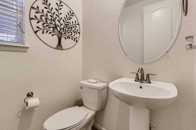 Building Photo - **** SPECIAL OFFER: 1 Month Rent FREE, if lease by July 1st week ****** Beautiful 4 bed, 4 bath h...