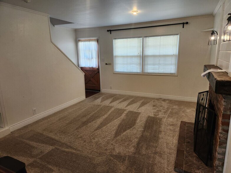 Building Photo - 4118 Cobblestone Dr
