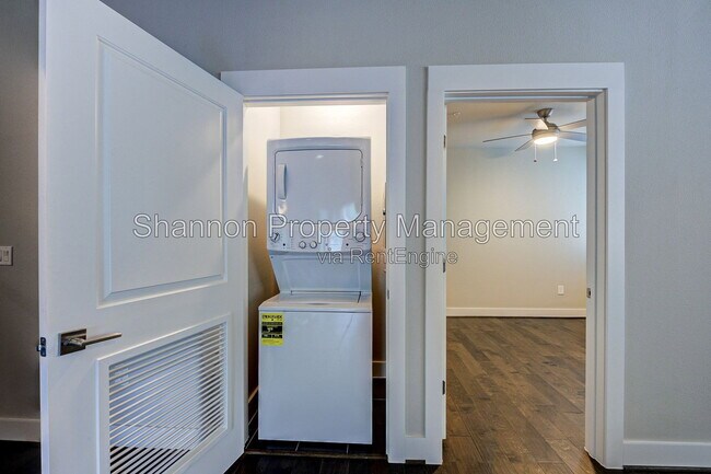 Building Photo - 4819 Caroline St