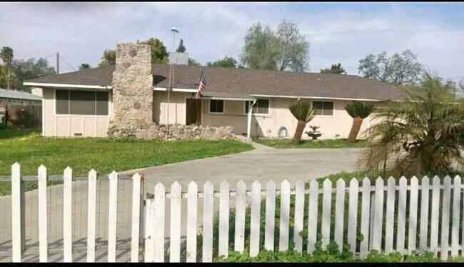 Primary Photo - 105 S Bollinger Rd
