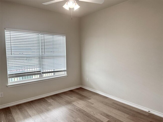 Building Photo - 506 War Admiral Dr