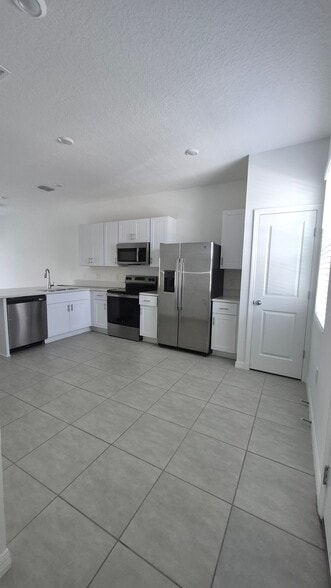 Building Photo - 3064 Skyline Lp