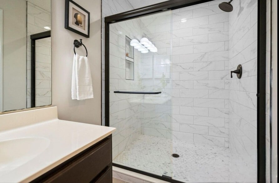 Building Photo - 5011 Sharon Rd