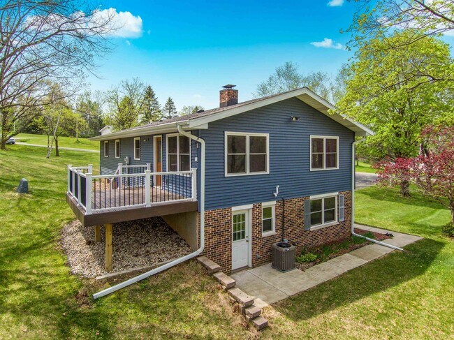 Building Photo - 1870 Sand Ridge Ct