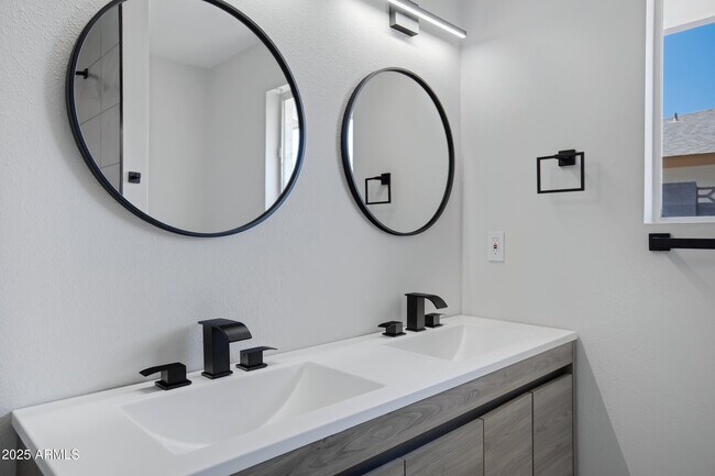 Building Photo - 8426 E Monterey Way