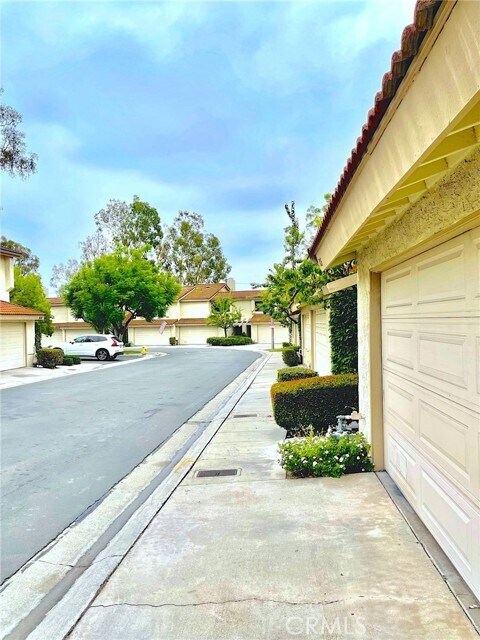 Building Photo - 809 Creekside Dr