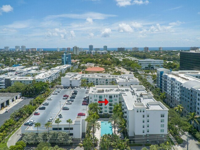 Building Photo - 2401 NE 65th St