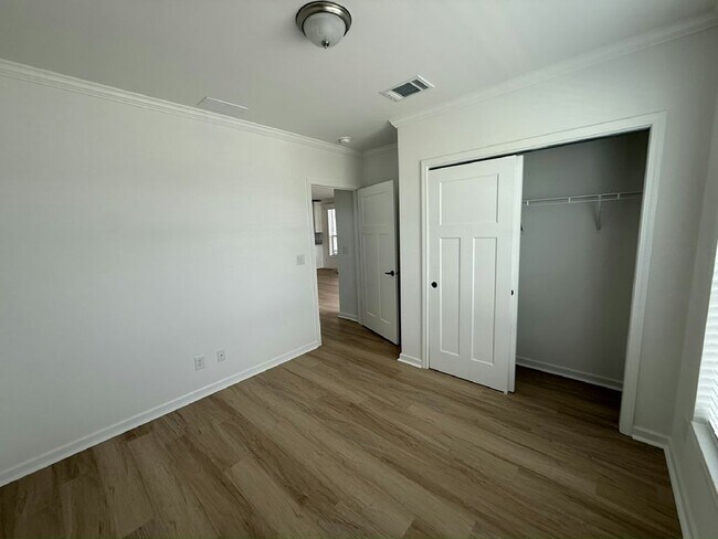 Building Photo - 3610 Vine Trl