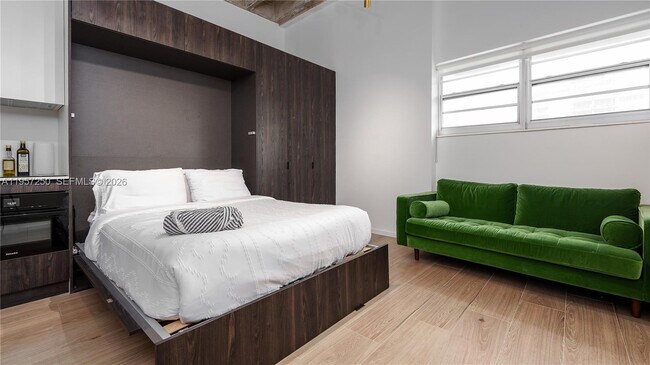 Building Photo - 5255 Collins Ave