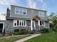 Building Photo - 772 Garden Dr