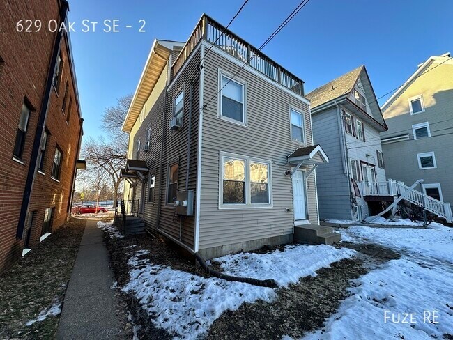 Building Photo - 629 SE Oak St