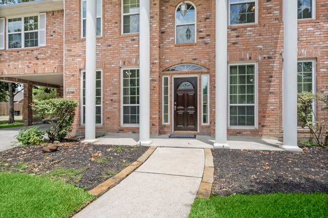 Building Photo - 16303 Lakestone Dr