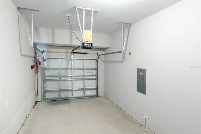 Building Photo - 2102 Sebring Pl