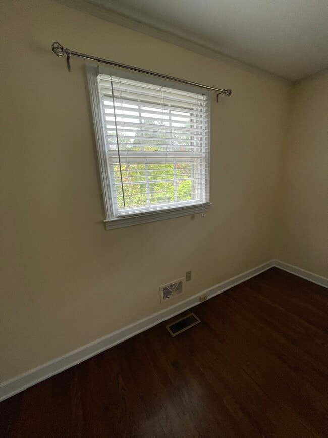 Building Photo - 5 Ramblewood Ln