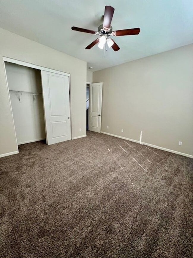 Building Photo - Northwest Bakersfield Gated Home