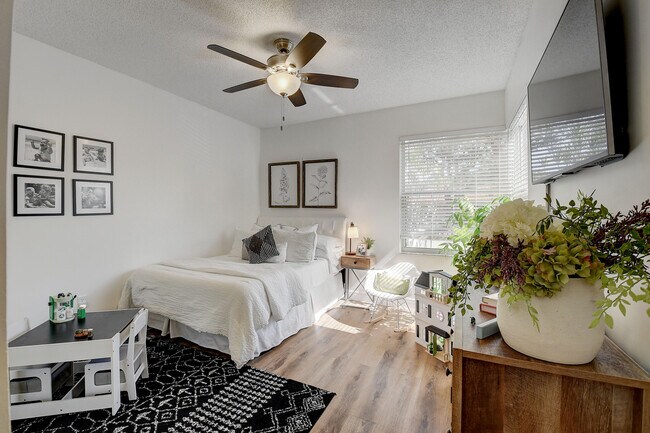 Building Photo - 9892 Summerbrook Terrace