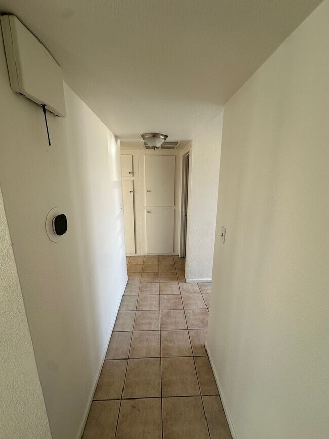 Building Photo - 4p6318