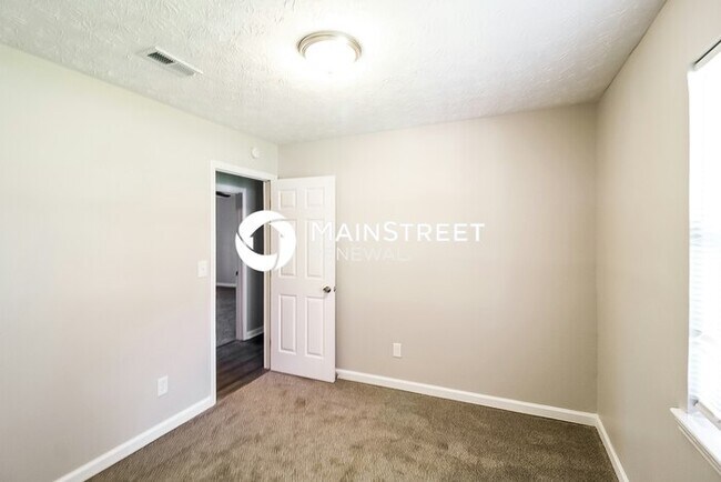 Building Photo - 3 Bedroom Pet-Friendly Home in Jonesboro, GA with Main Street Renewal