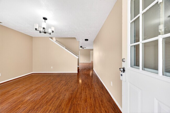 Building Photo - 15014 Middle Oaks Blvd