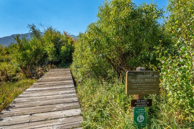 Building Photo - Spacious Snowcreek III Condo – Winter Rental