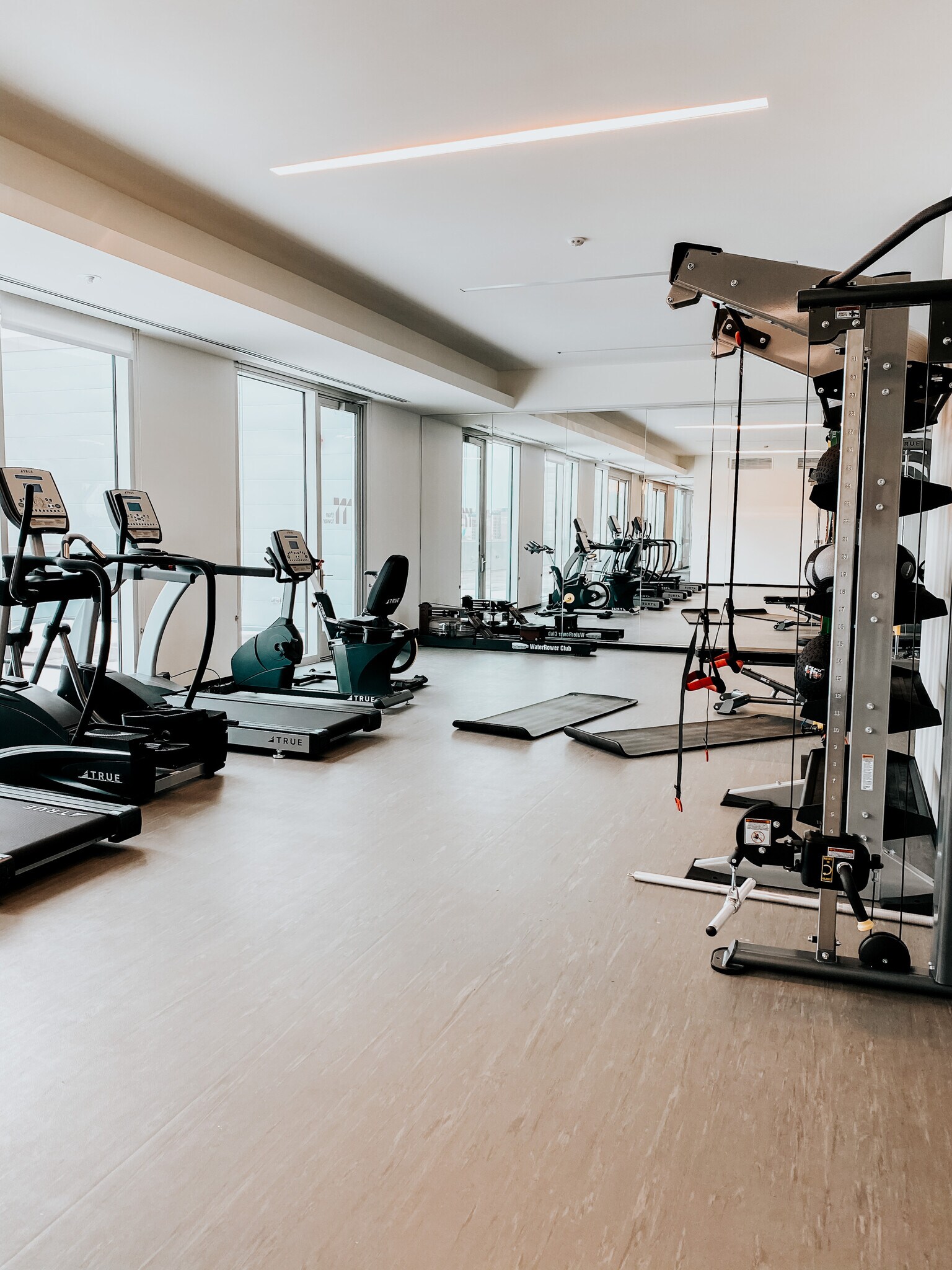 Building Photo - 334 W Schiller St