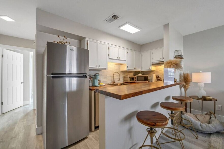 Building Photo - 312 Bream Ave