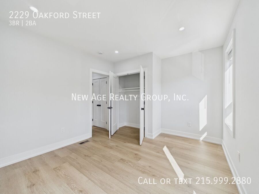 Building Photo - 2229 Oakford St