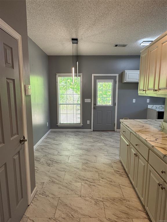 Building Photo - 6272 Deerwood Dr