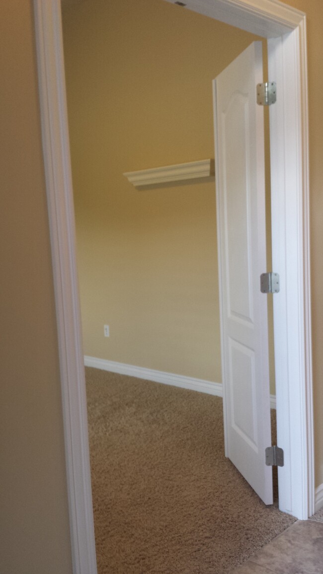 3rd Bedroom/Study (Photo reflects old paint color. Newly painted Jan 2018) - 2755 Shady Hollow Lane