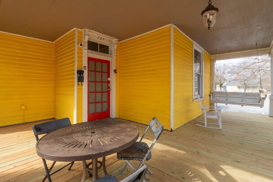 Building Photo - 737 3rd Ave