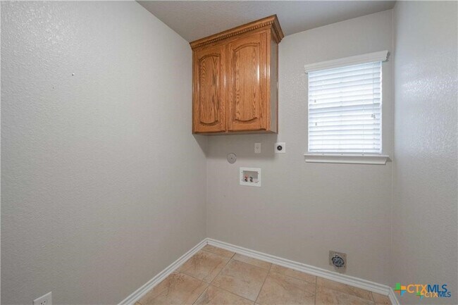 Building Photo - 6201 Flag Stone Dr