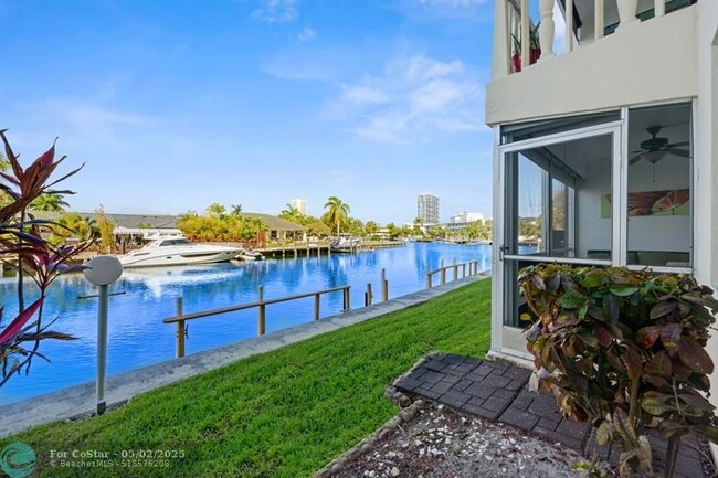 Building Photo - 460 Paradise Isle Blvd