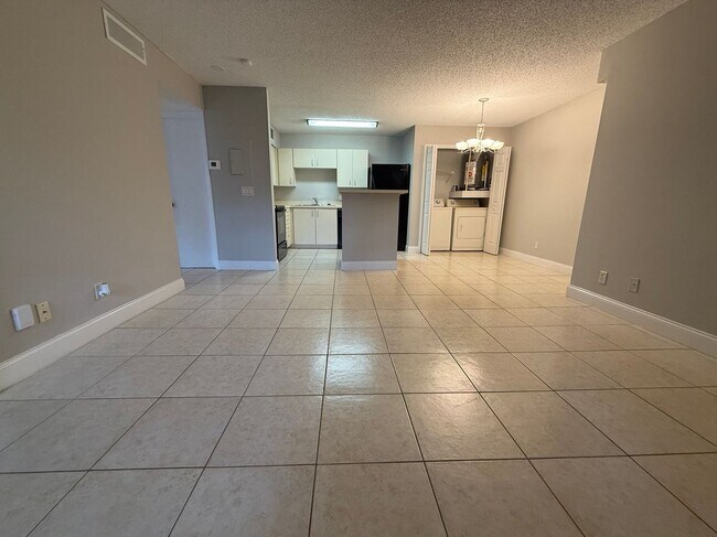 Building Photo - 365 Forestway Cir