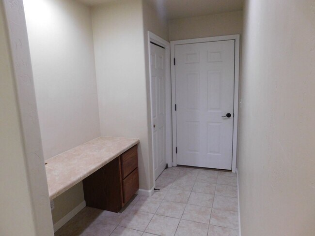 Building Photo - Ranch in Fruita