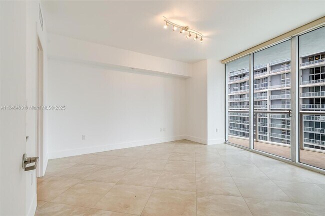 Building Photo - 475 Brickell Ave