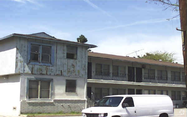 Building Photo - 6951 Simpson Ave