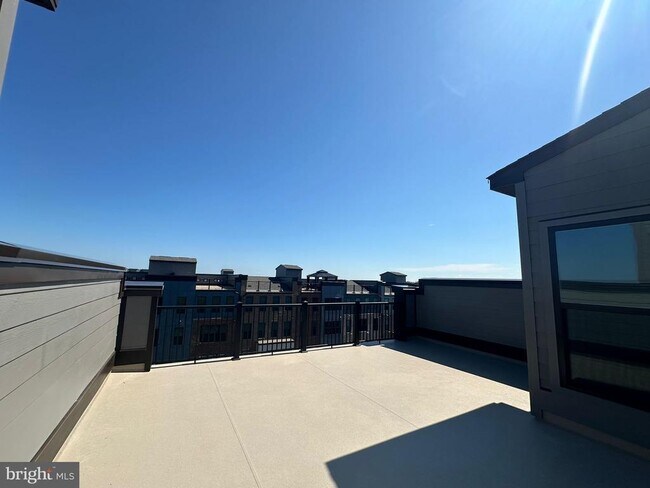 Building Photo - 43799 Middleway Ter