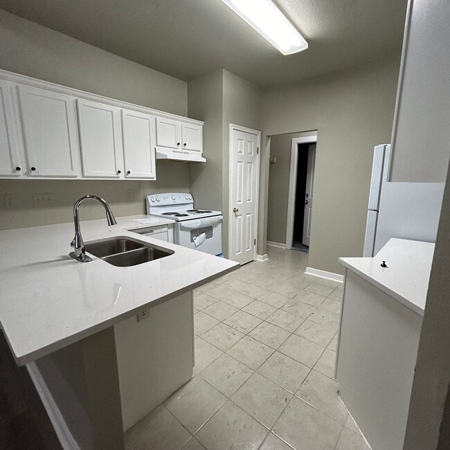 Building Photo - 1217 Armadillo Rd